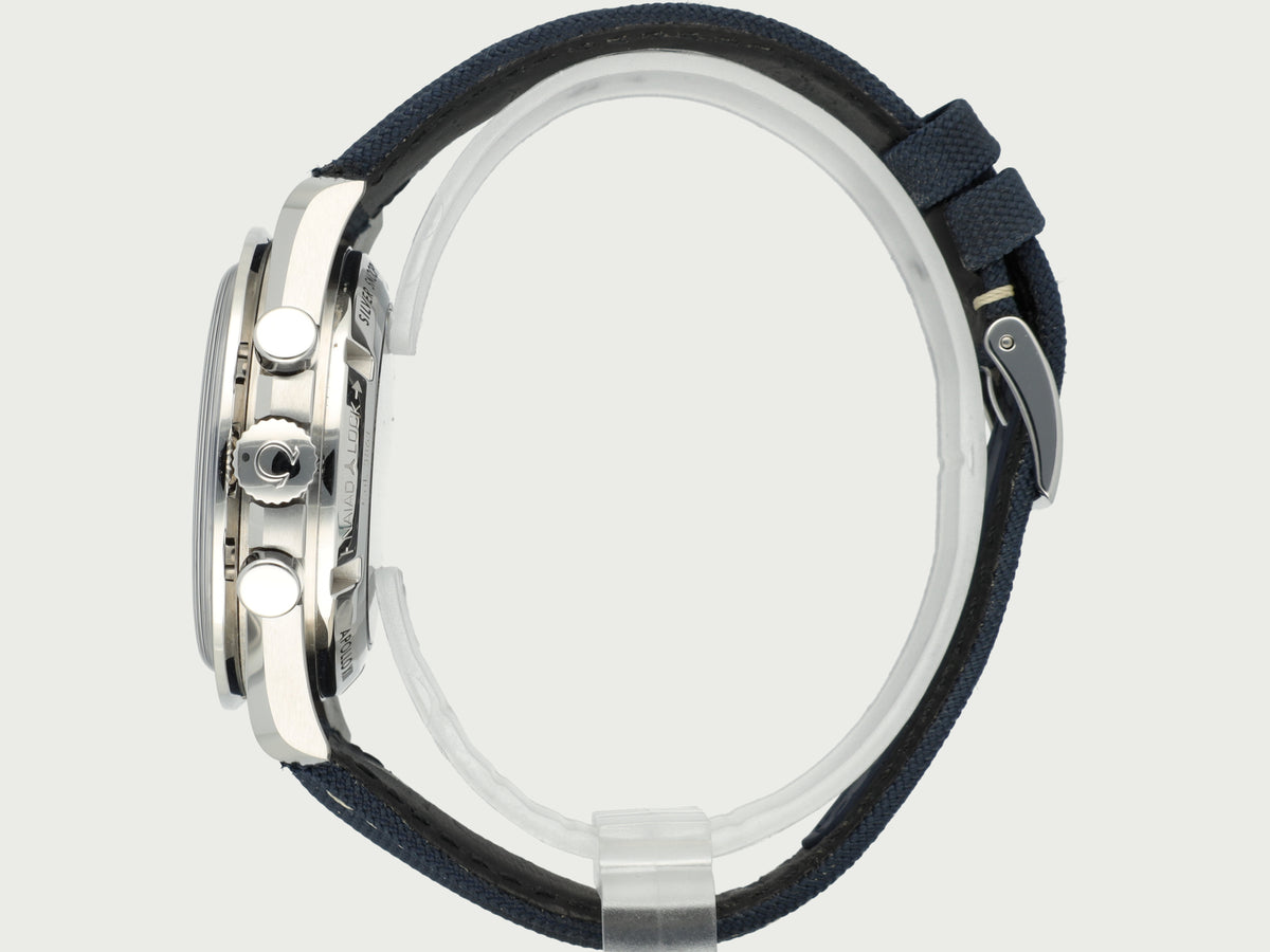 Omega Speedmaster Snoopy Anniversary Series - view 14