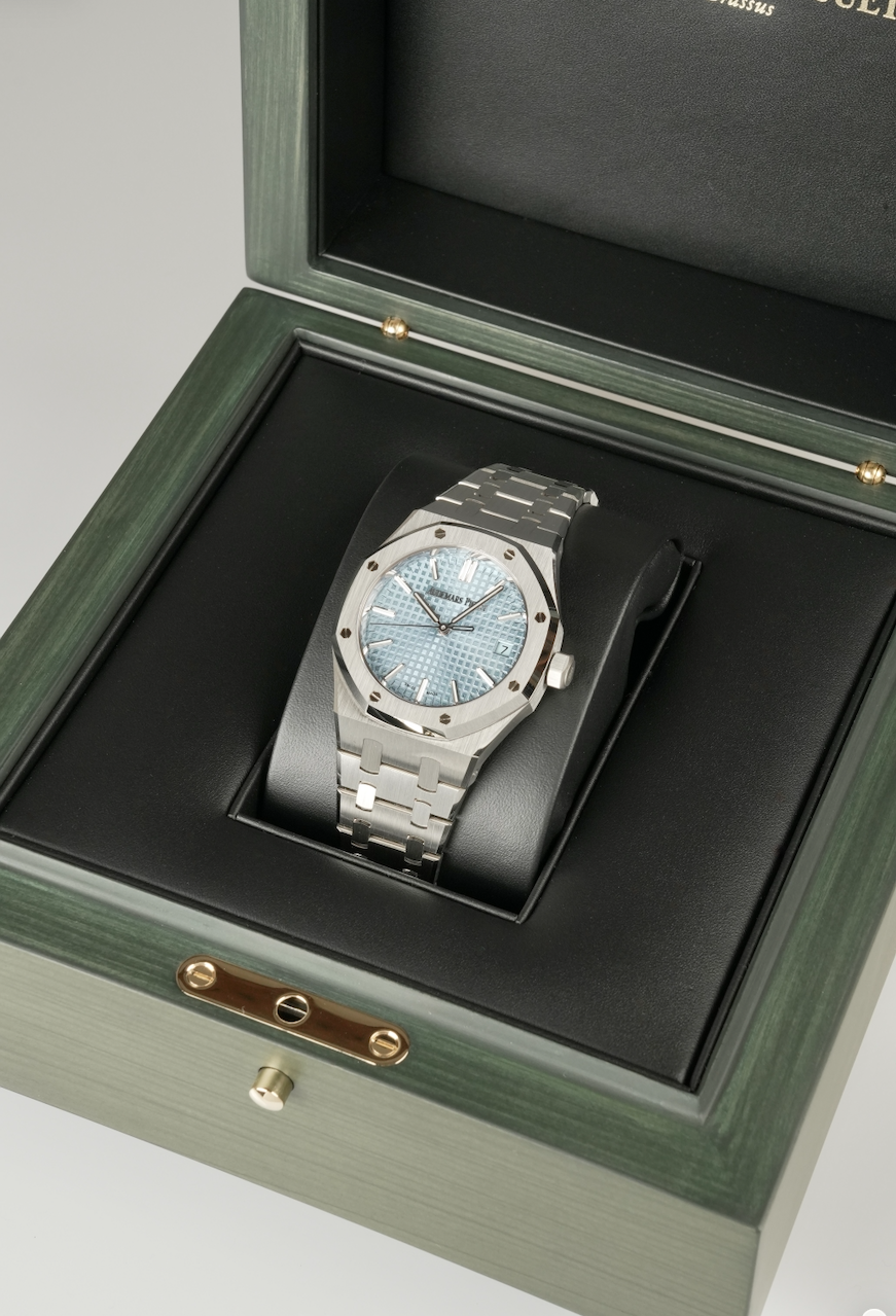 Royal Oak 37 Ice Blue
