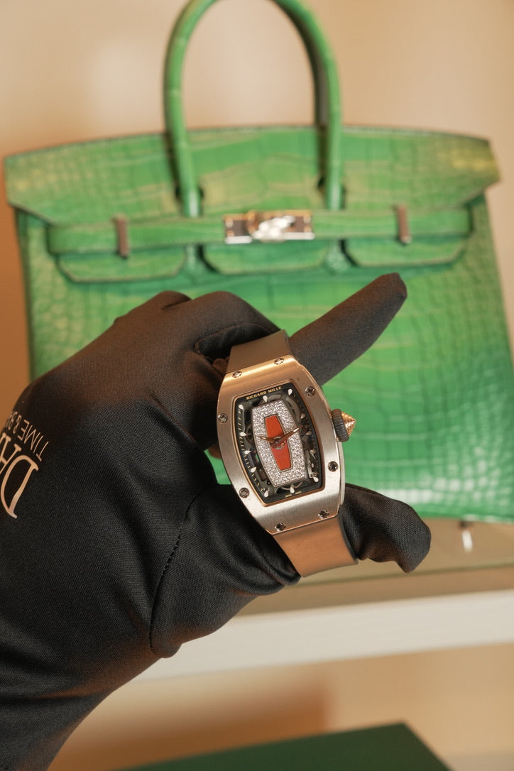 Rm07-01 Plain White Gold Red Lips Diamond Dial